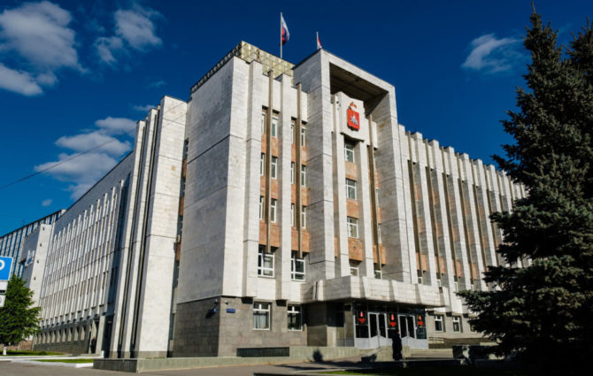 Депутаты Заксобрания приняли губернаторский пакет экстренных мер поддержки бизнеса в условиях санкций